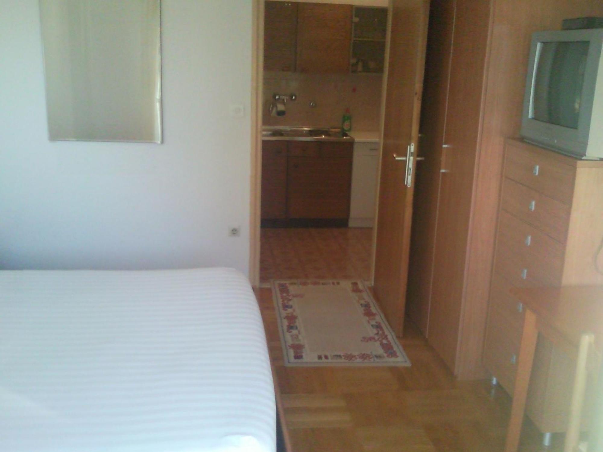Apartamento And Rogosic *