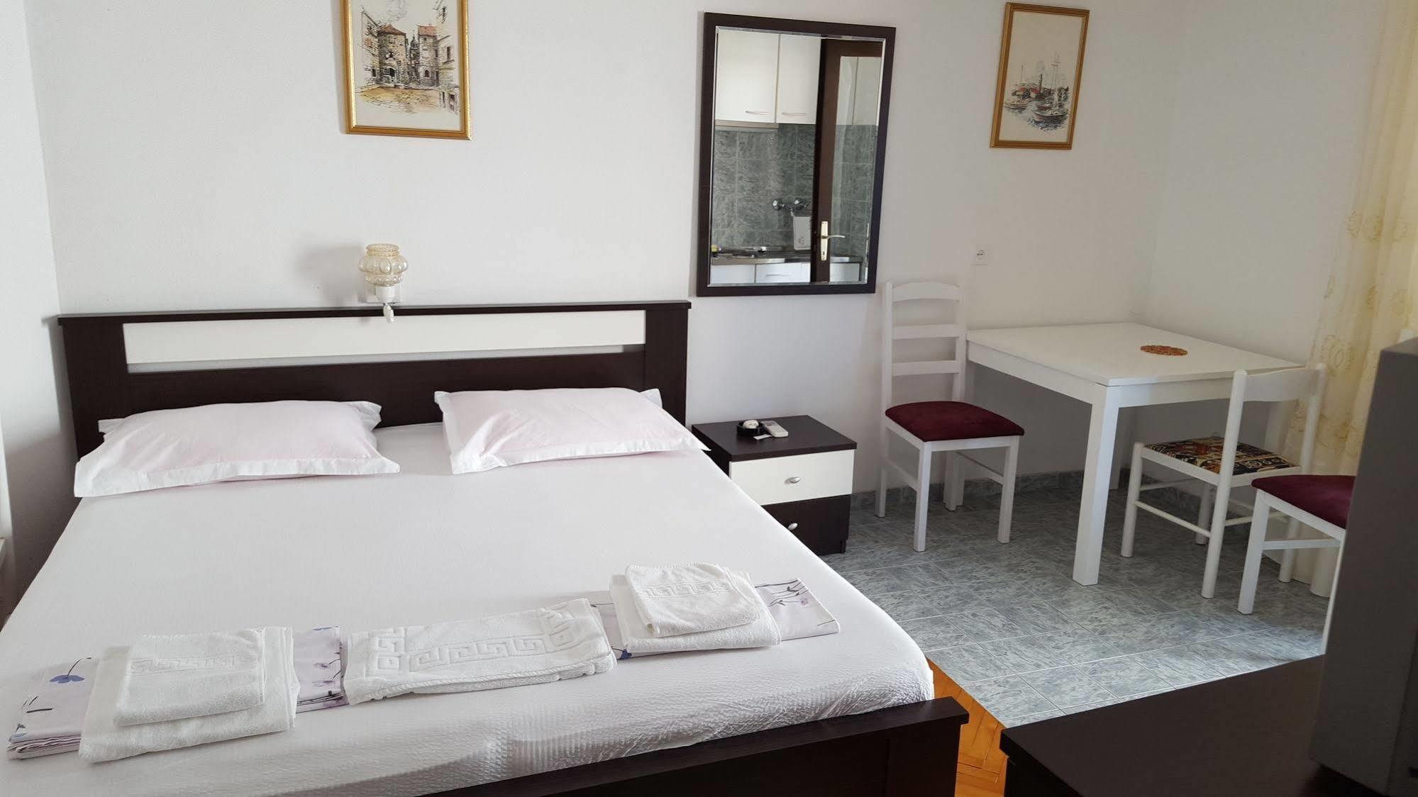 And Rogosic Apartamento *